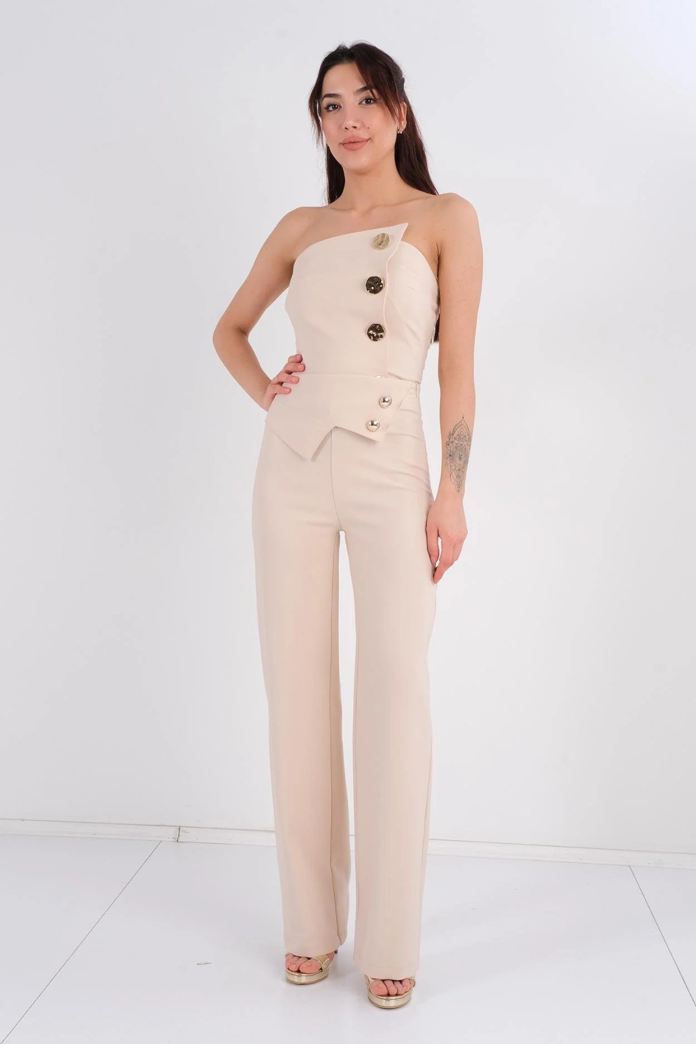Buttoned high waist trousers Buttoned high waist trousers