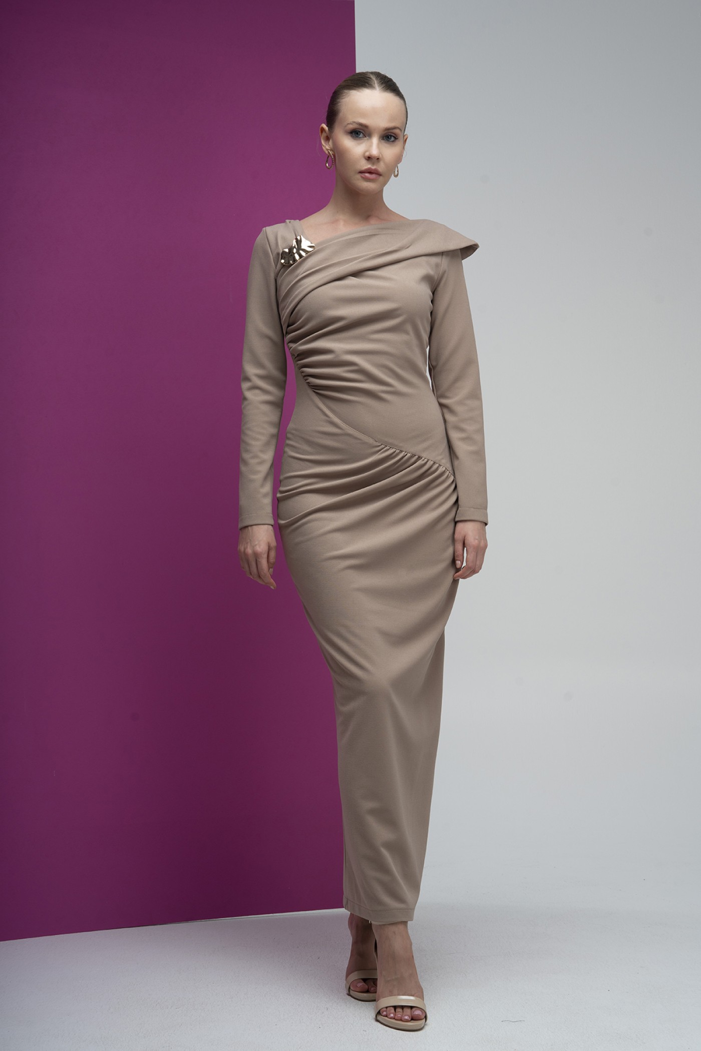 Brooch Detailed One Shoulder Scuba Crepe Dress