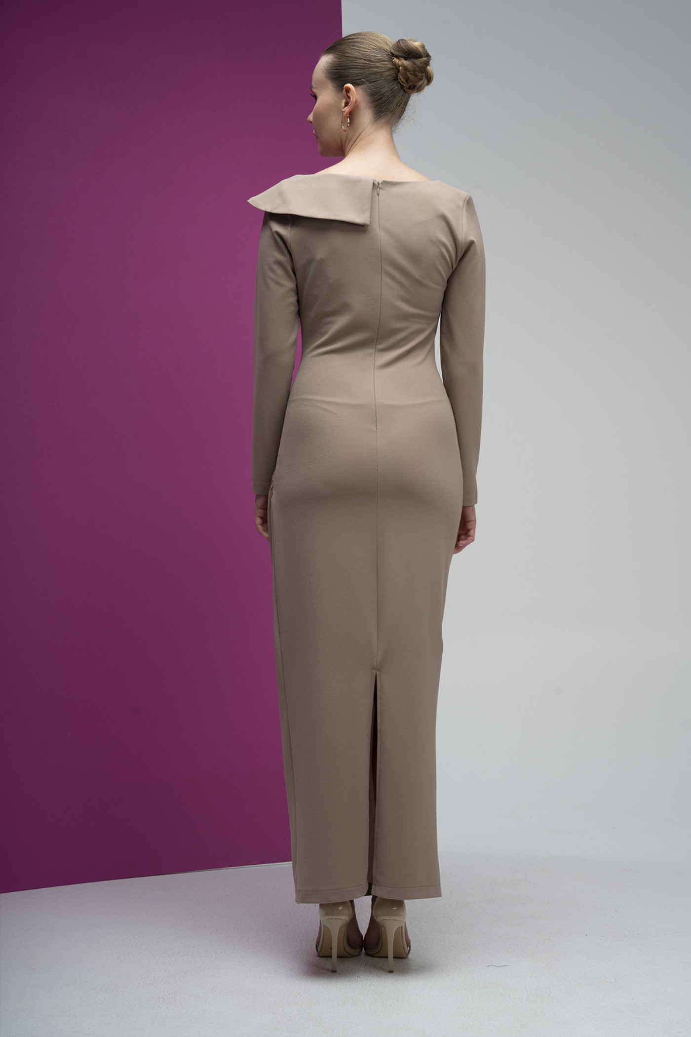 Brooch Detailed One Shoulder Scuba Crepe Dress