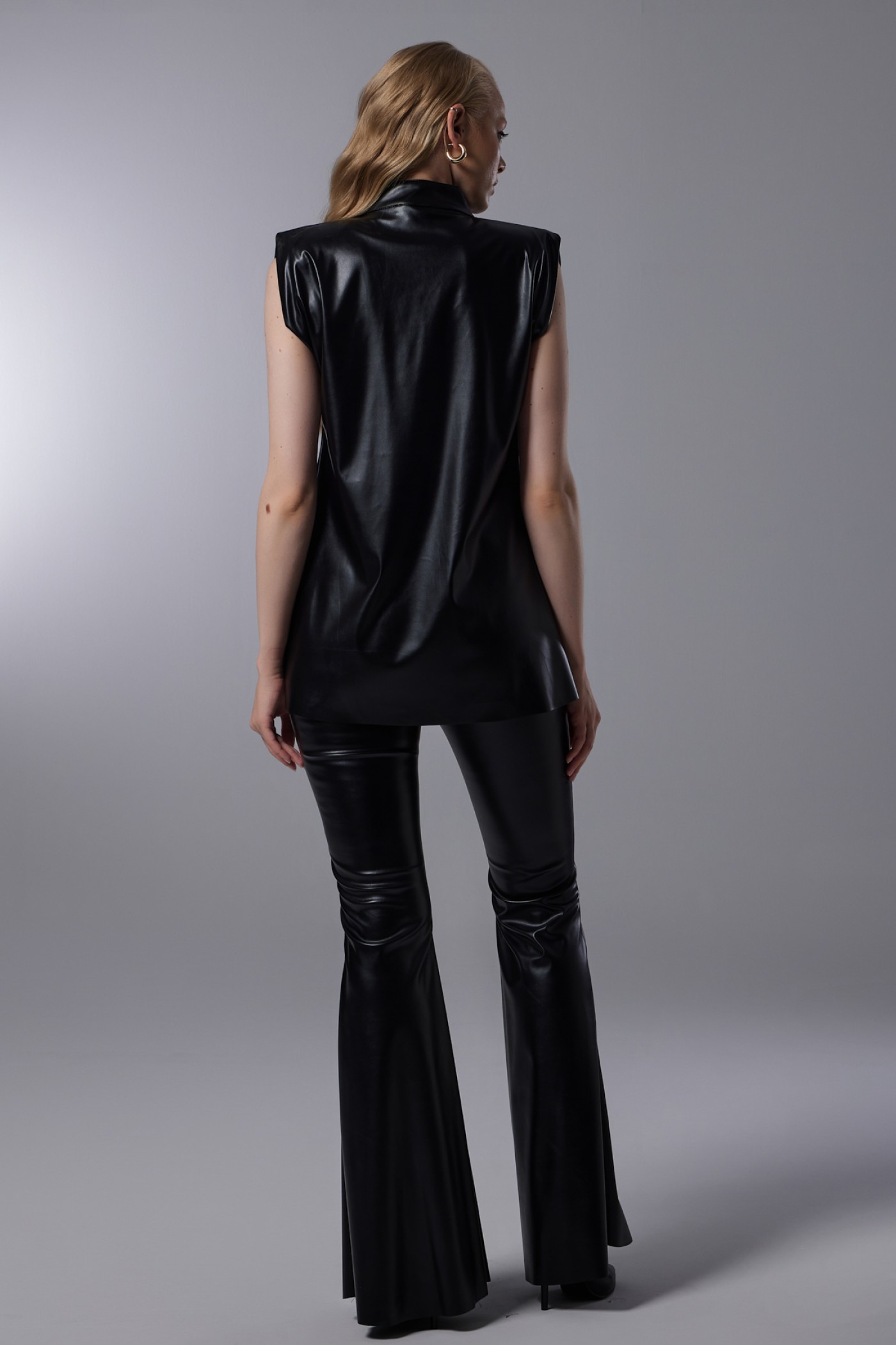 Sleeveless Stand Collar Leather Blouse